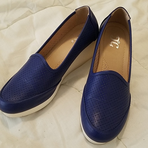 Journee Safire Blue Wedge Heels 7.5 - Picture 2 of 4